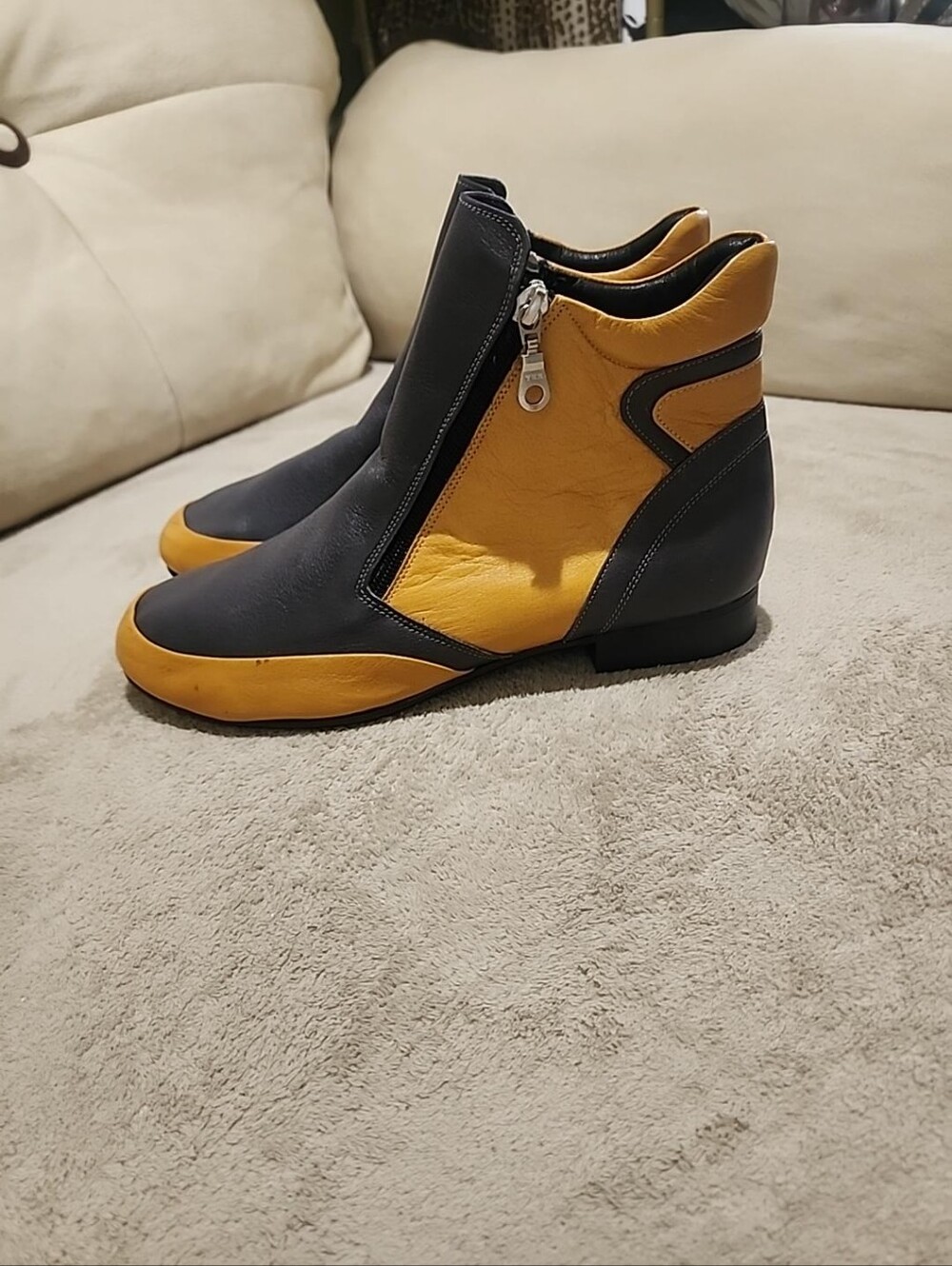 NWT.Women’s vintage leather boots, colorblock boots, black mustard boots, - Picture 4 of 6